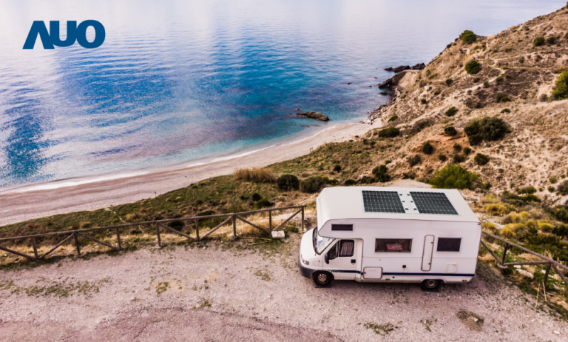 「可撓輕量化太陽光電板SunCurva」使用輕量特殊耐候型複合板取代傳統太陽能板的玻璃前板，不僅降低70%重量，每米平方僅3Kg；具有抗衝擊性能及通過電磁相容性測試，可應用於交通運輸工具，如露營車、遊艇等